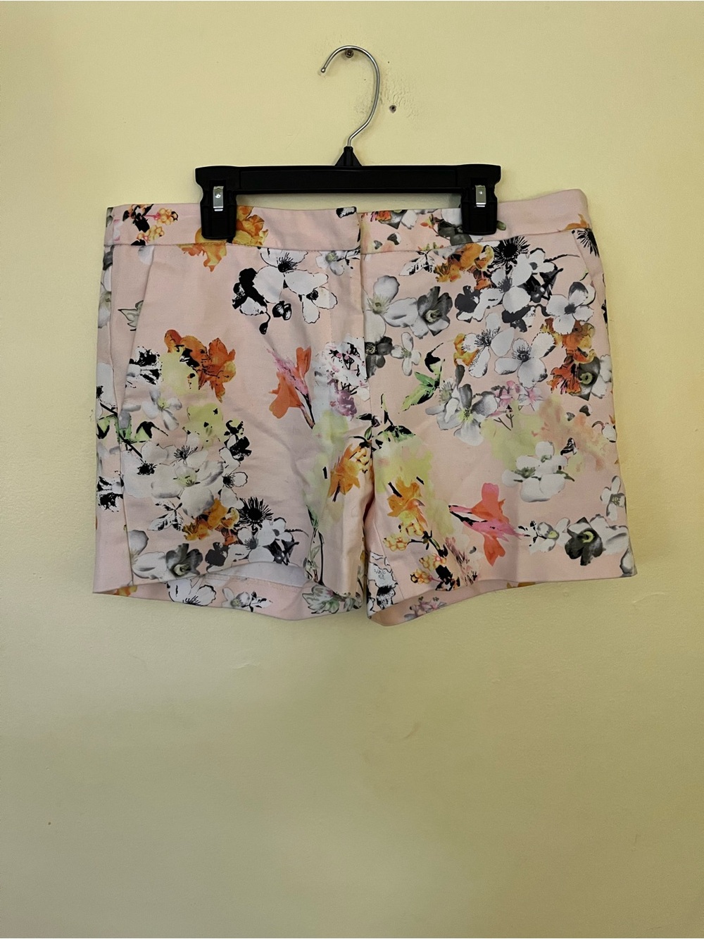 Dalia Collection Floral Print Women’s Shorts - Pink Size 6